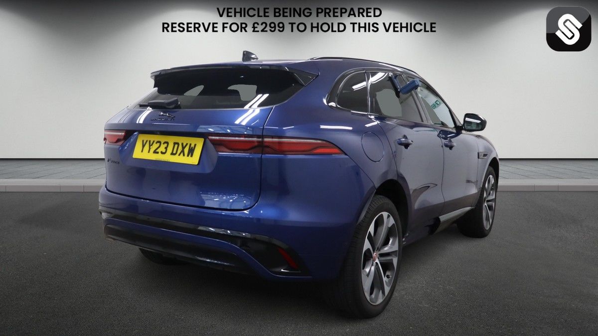 Jaguar F-PACE Image 4