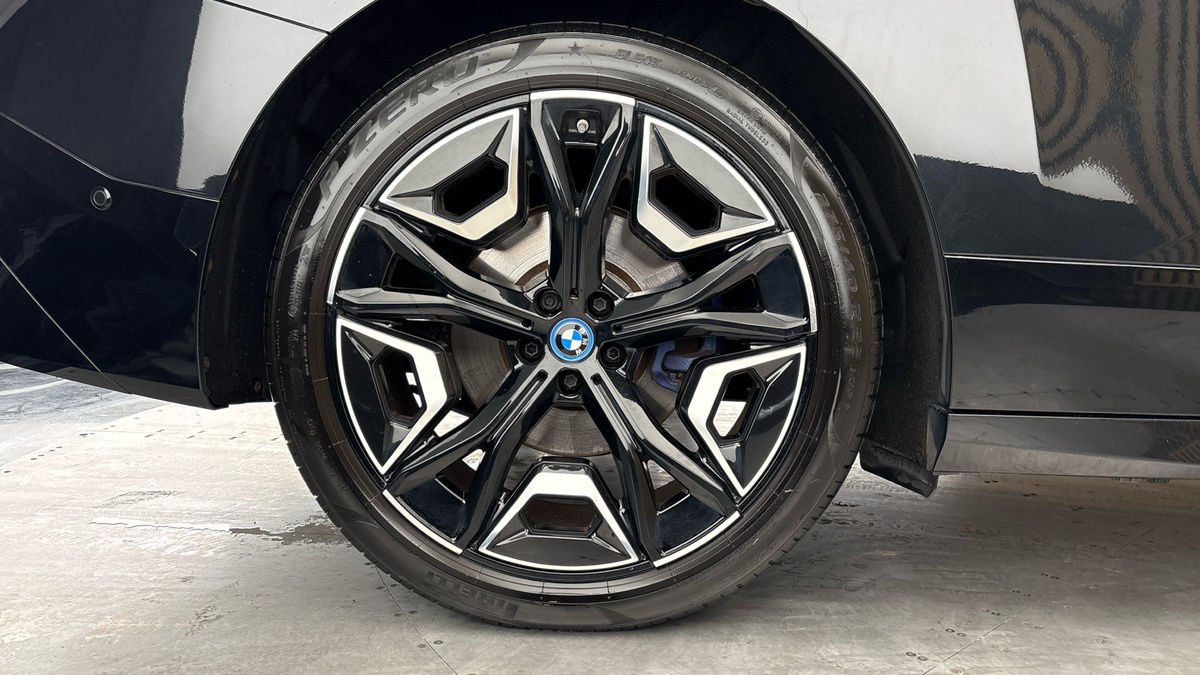 BMW iX Image 11