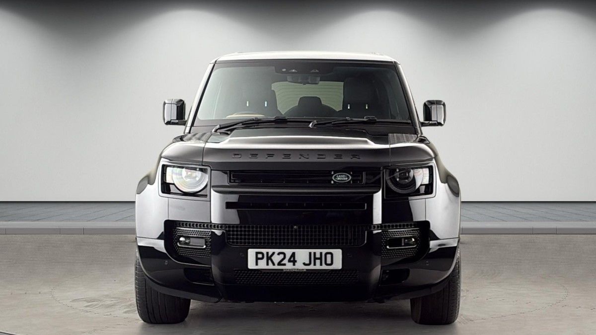 Land Rover Defender 110 Image 3
