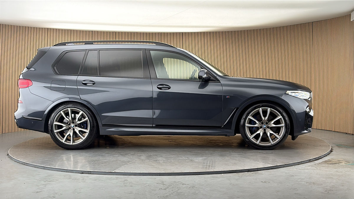 More views of BMW X7