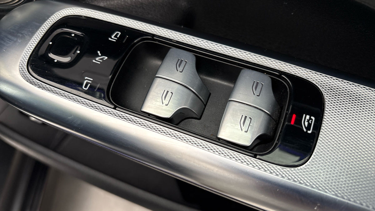 Mercedes-Benz EQE Image 29