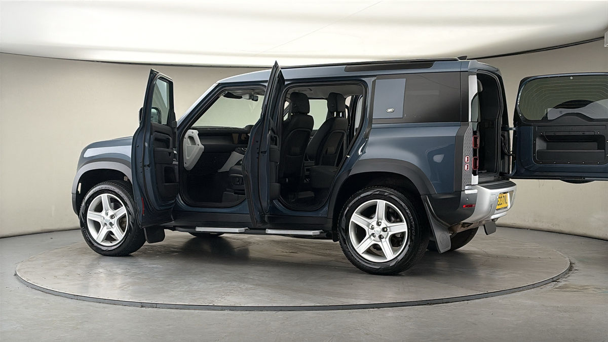 More views of Land Rover Defender 110