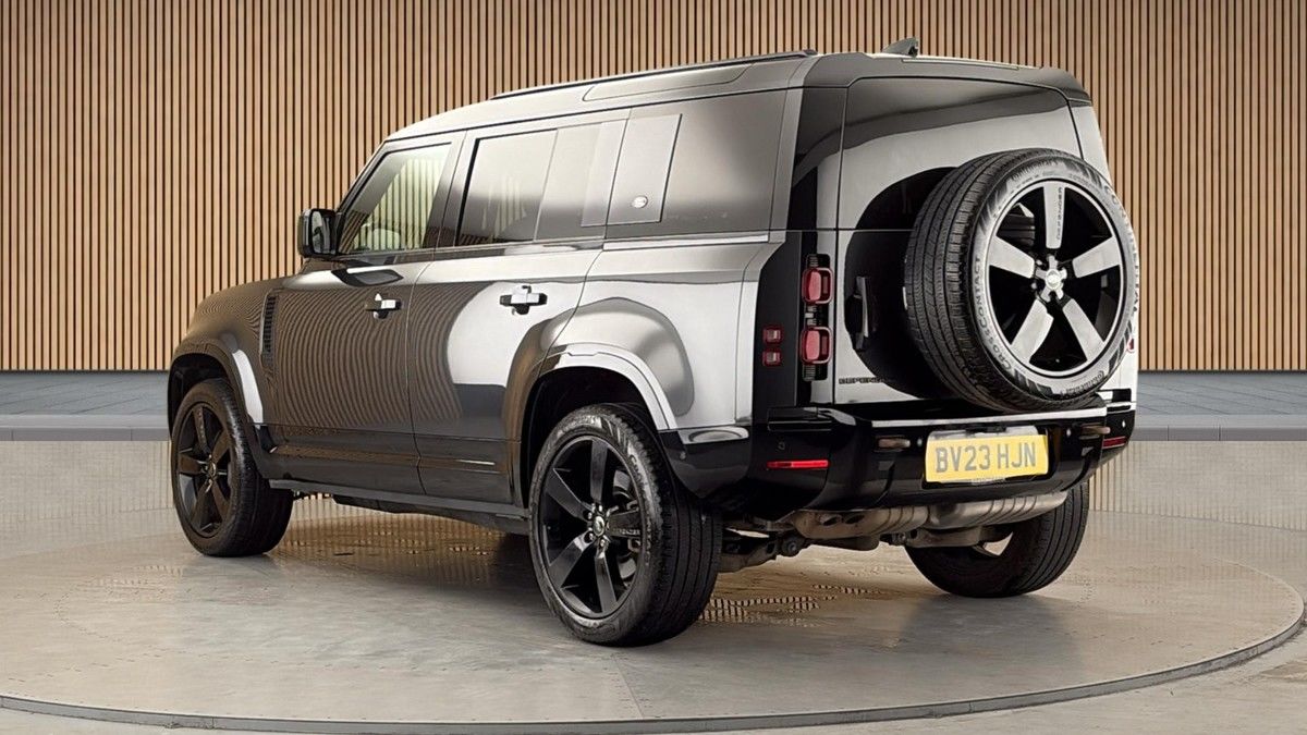 Land Rover Defender 110 Image 2