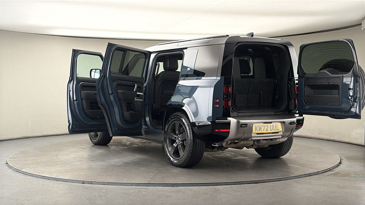 Land Rover Defender 110 Image 23