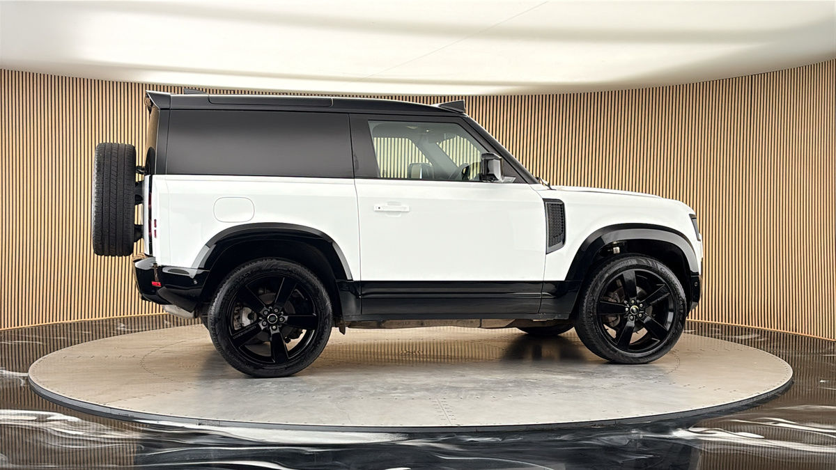 More views of Land Rover Defender 90