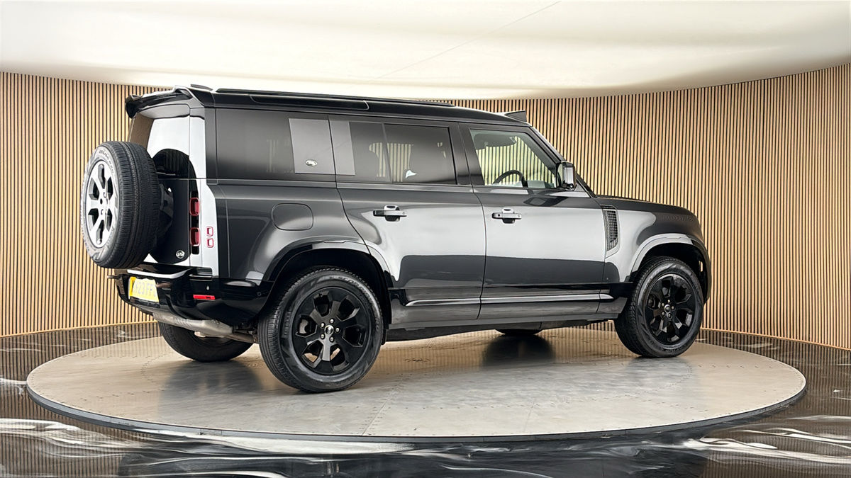More views of Land Rover Defender 110