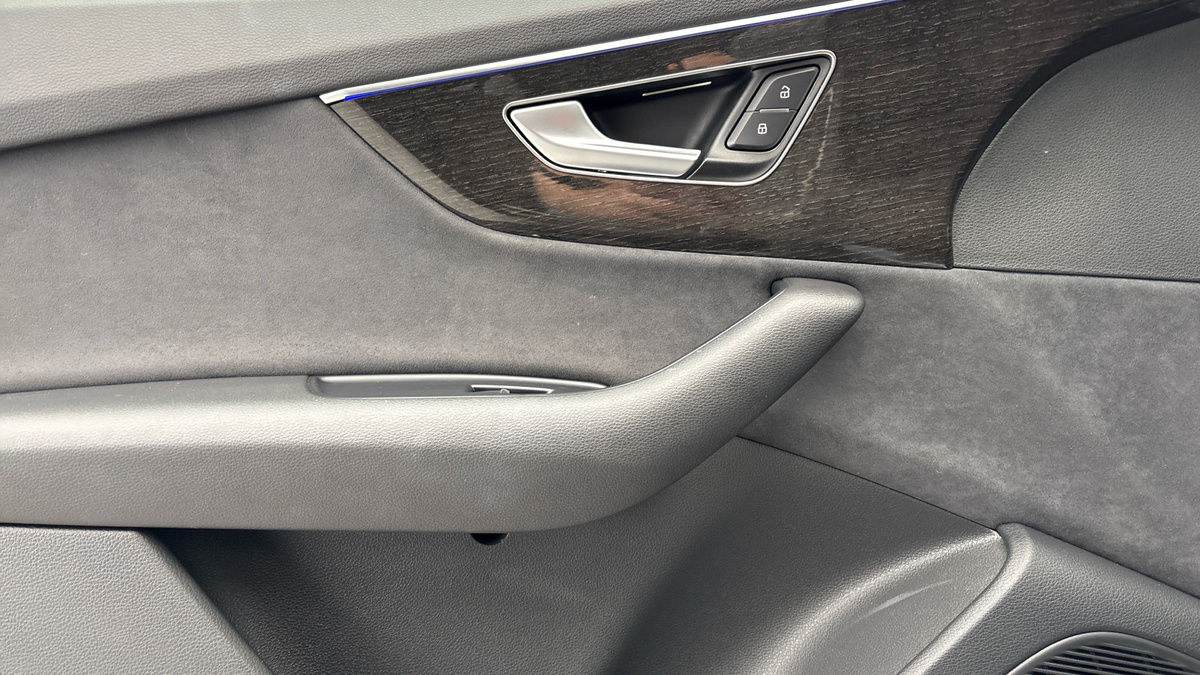 Audi SQ7 Image 19