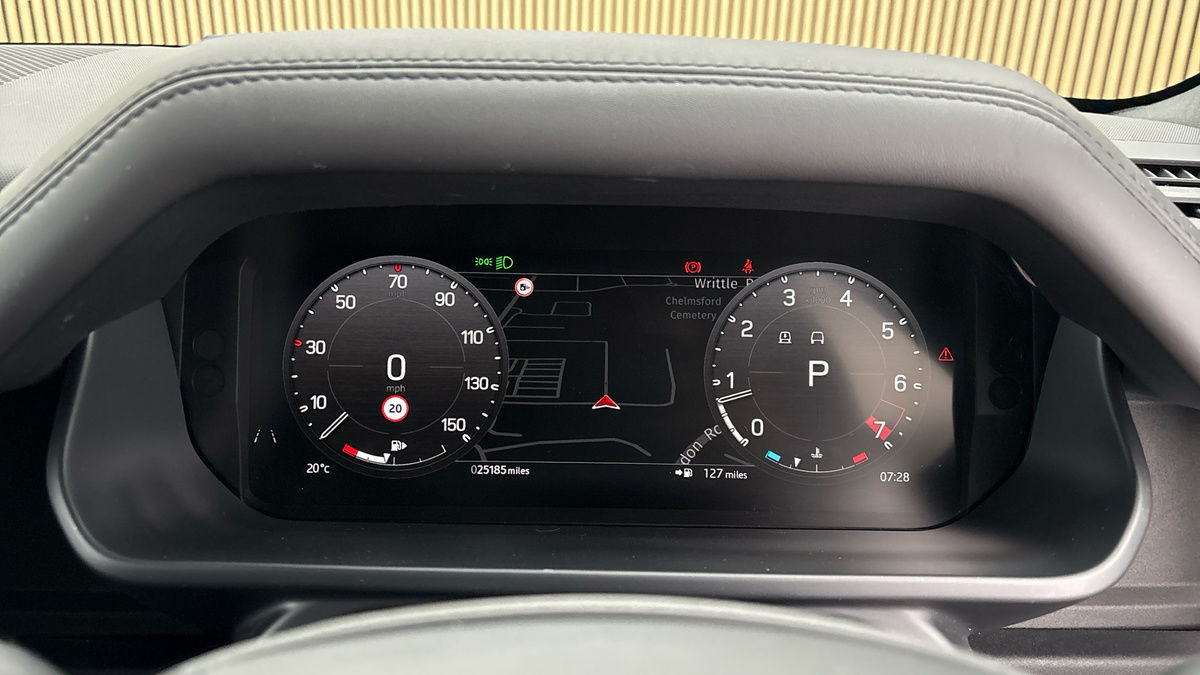 Land Rover Defender 110 Image 33
