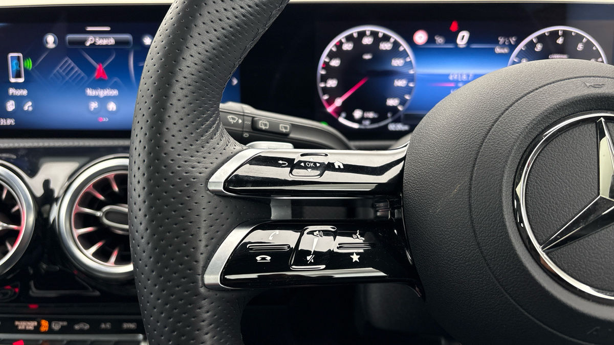 Mercedes-Benz CLA Image 13