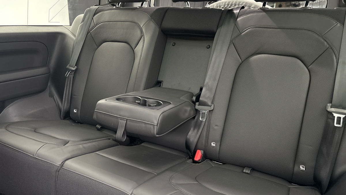 Land Rover Defender 90 Image 9
