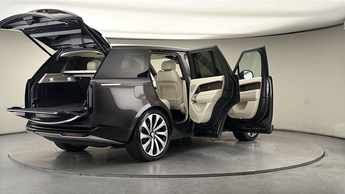 More views of Land Rover Range Rover