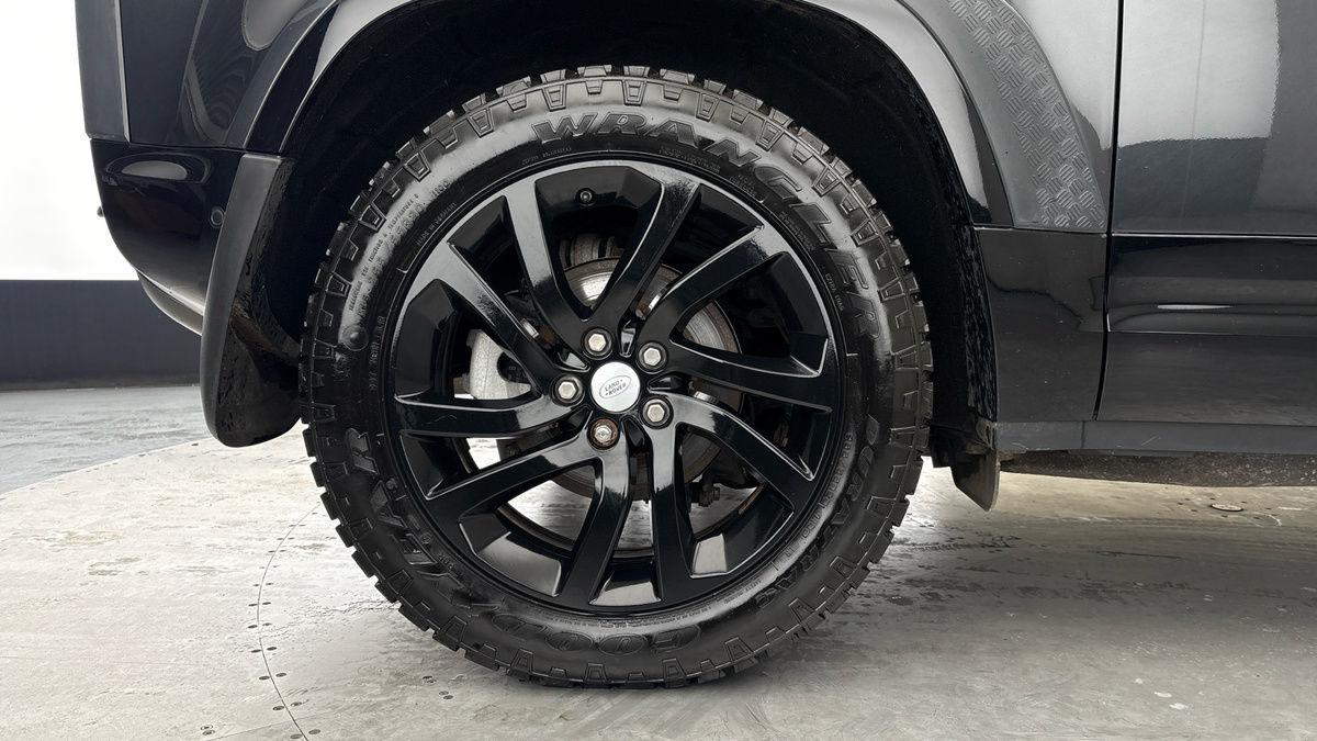 Land Rover Defender 90 Image 10