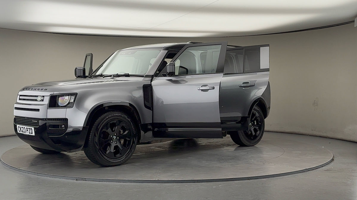 Land Rover Defender 110 Image 22