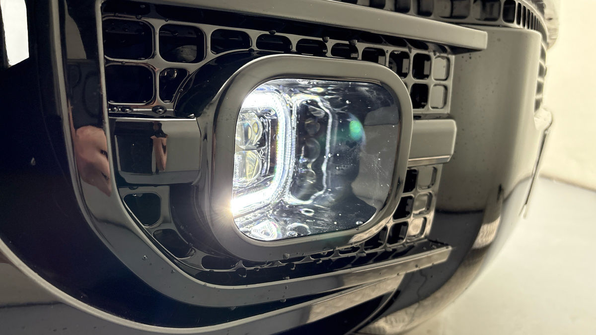 Land Rover Defender 130 Urban Image 28