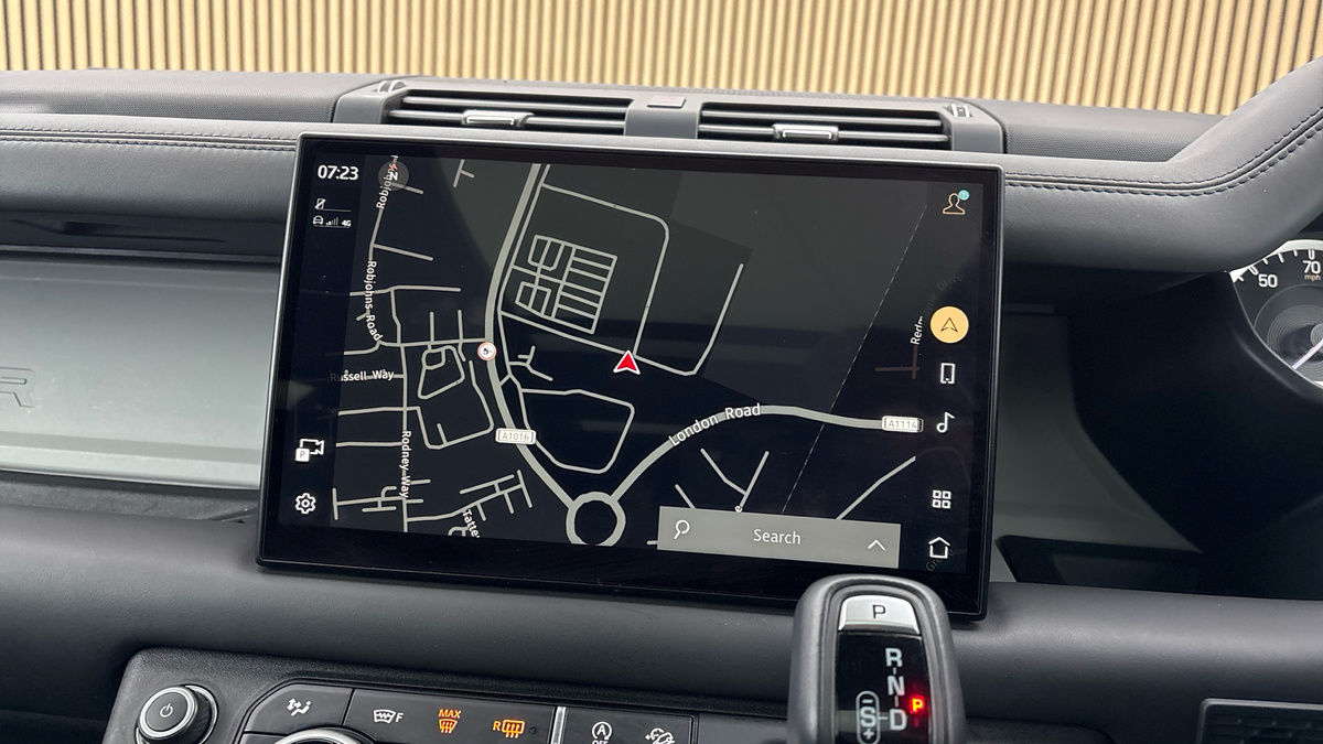 Land Rover Defender 130 Image 17