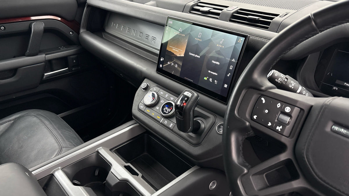 Land Rover Defender 110 Urban Image 18