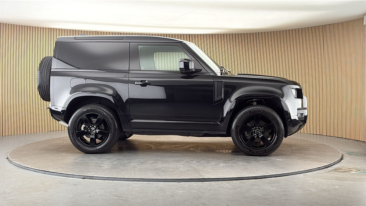 More views of Land Rover Defender 90