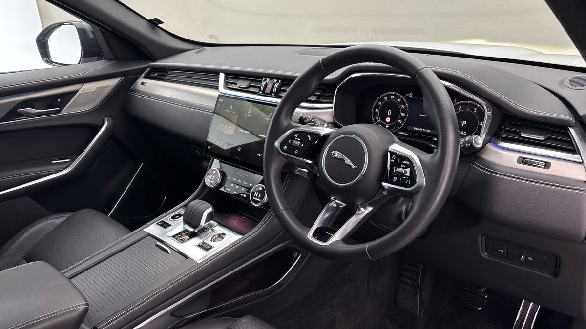 Jaguar F-PACE Image 5