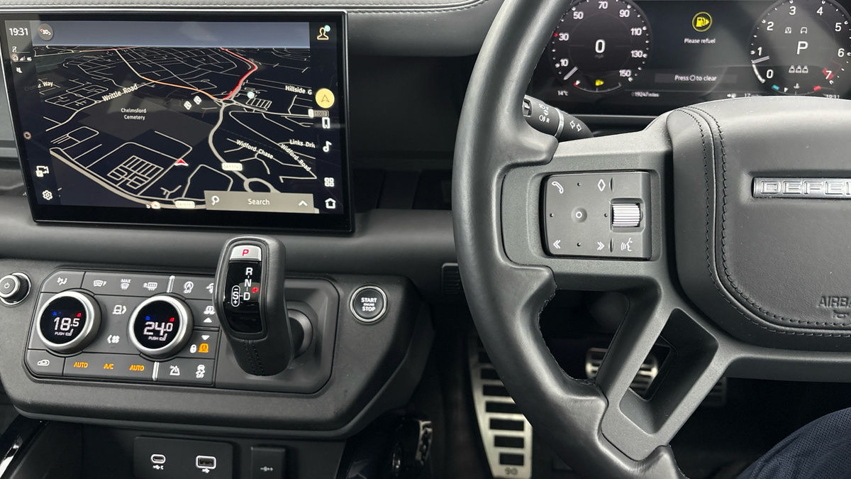 Land Rover Defender 90 Image 13