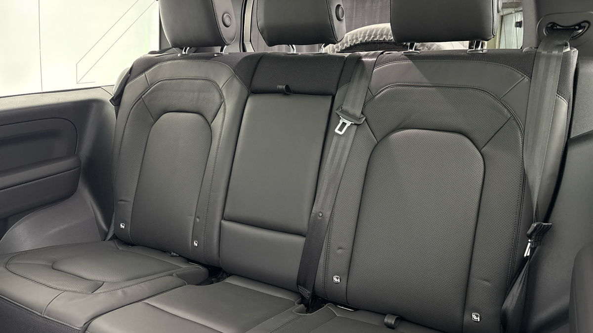 Land Rover Defender 90 Image 8