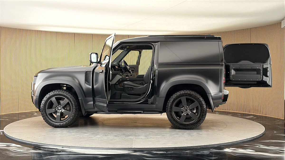 More views of Land Rover Defender 90