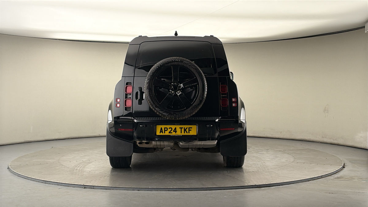 Land Rover Defender 110 Image 4
