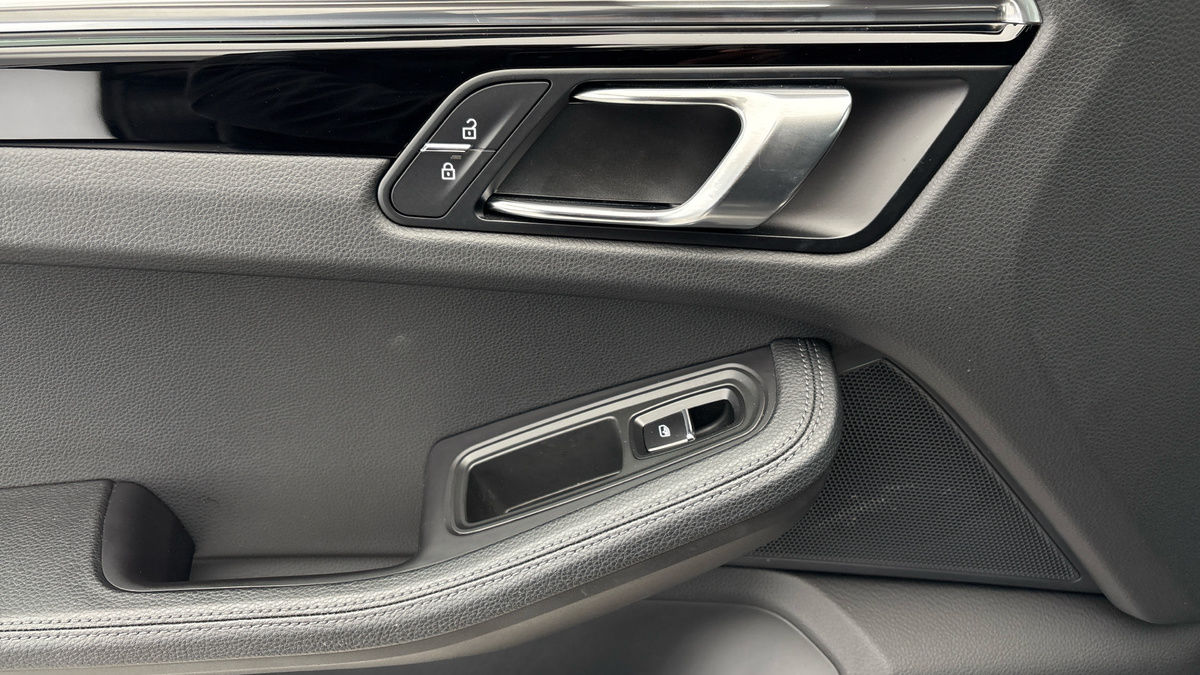 Porsche Macan Image 19