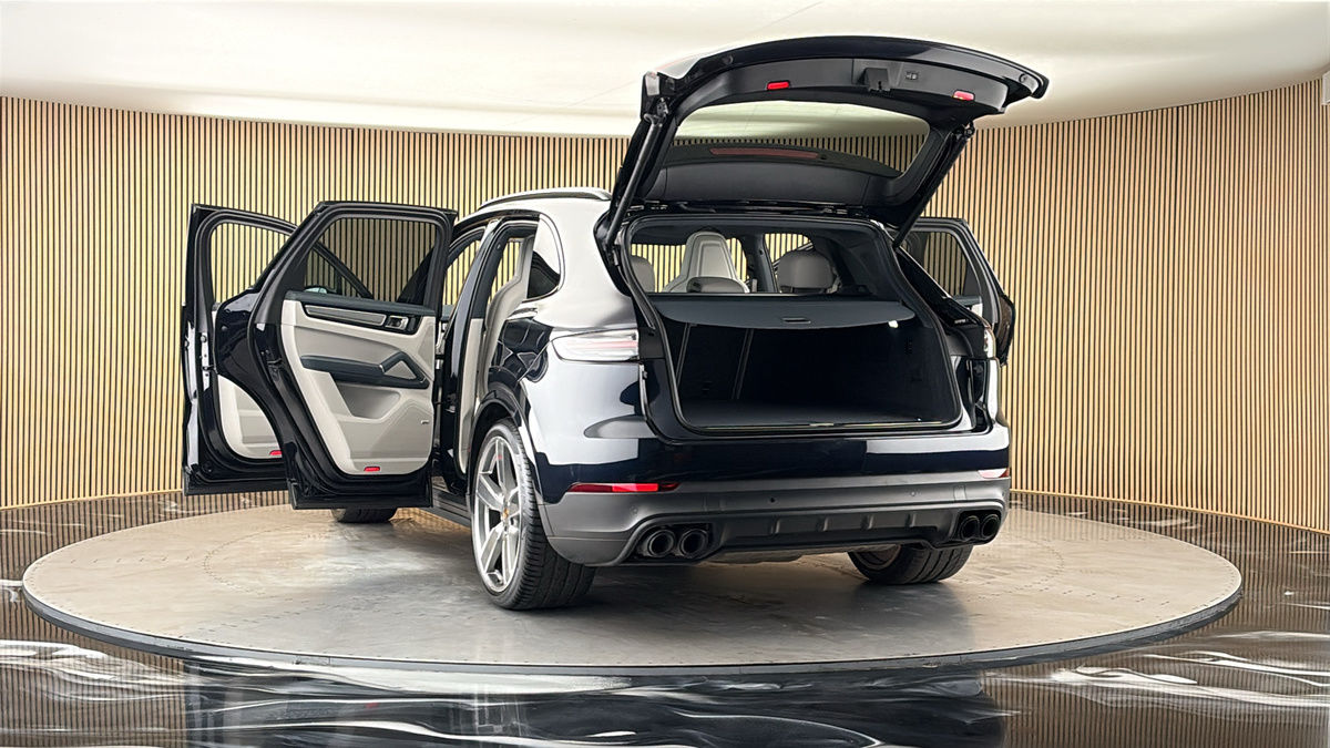 More views of Porsche Cayenne