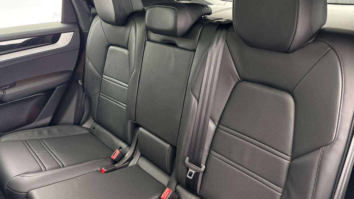 Porsche Cayenne Image 8