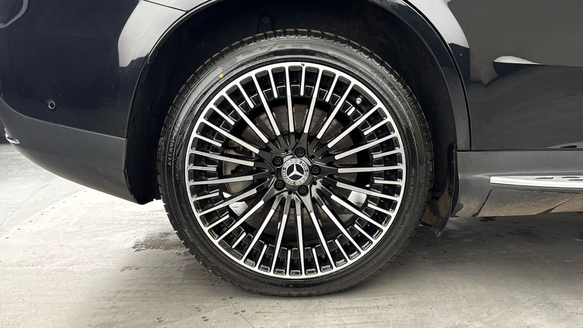 Mercedes-Benz EQC Image 11