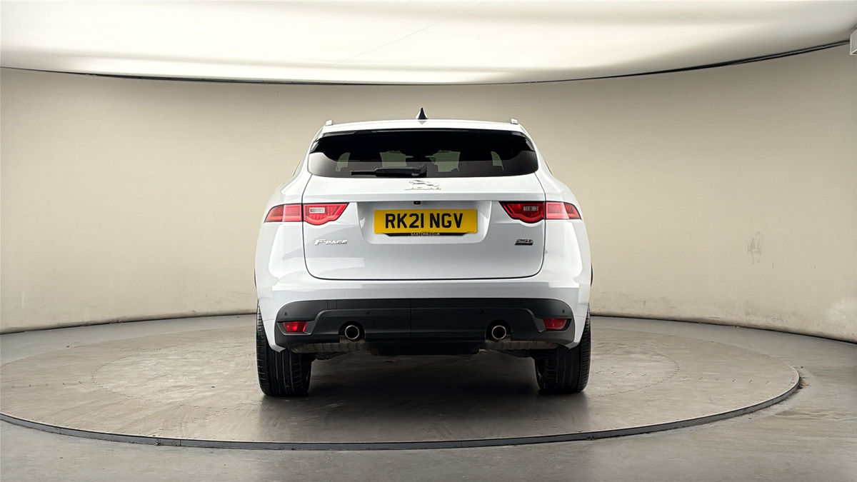 Jaguar F-PACE Image 4