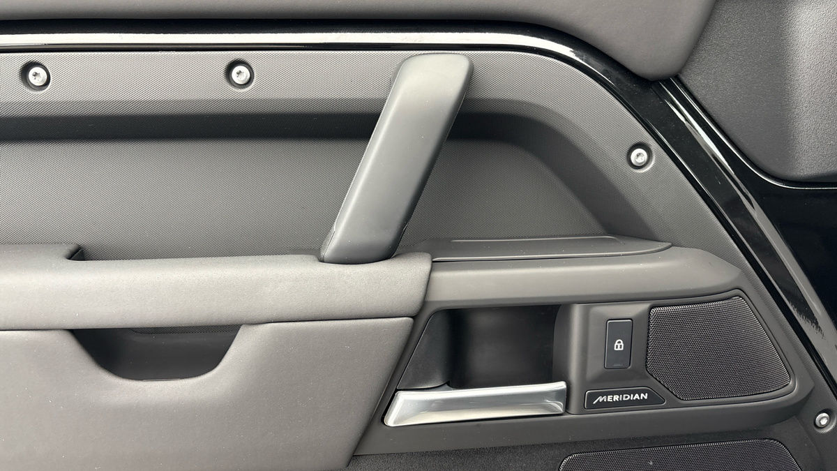 Land Rover Defender 90 Image 19