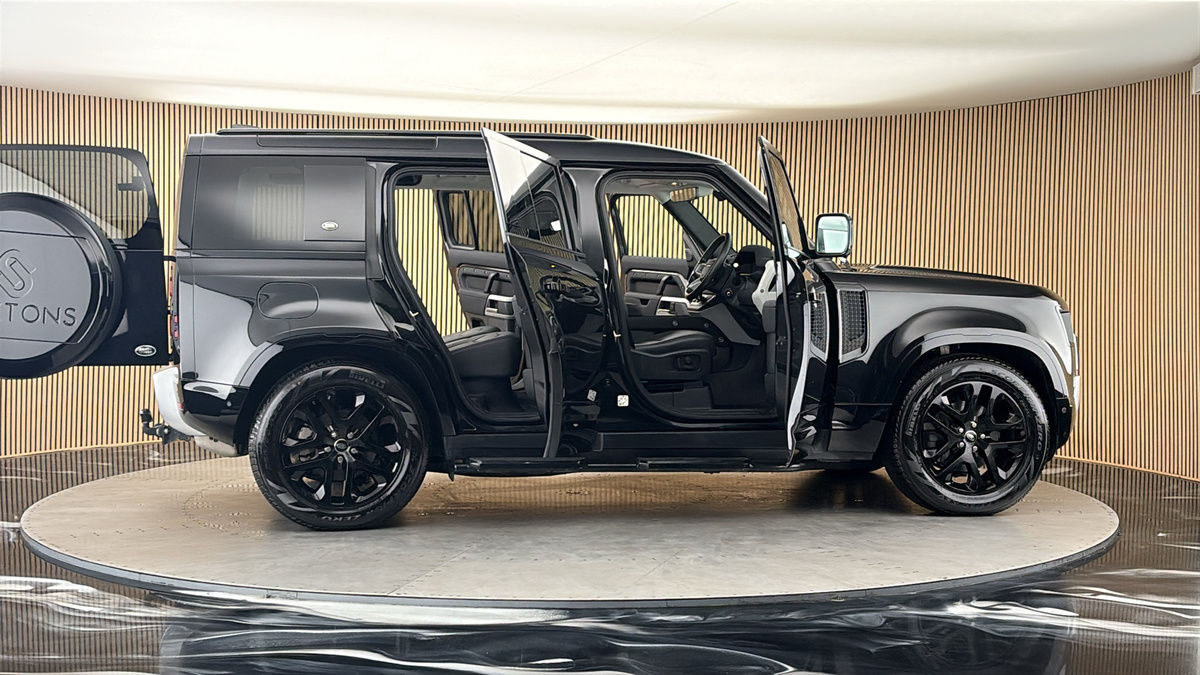 More views of Land Rover Defender 110