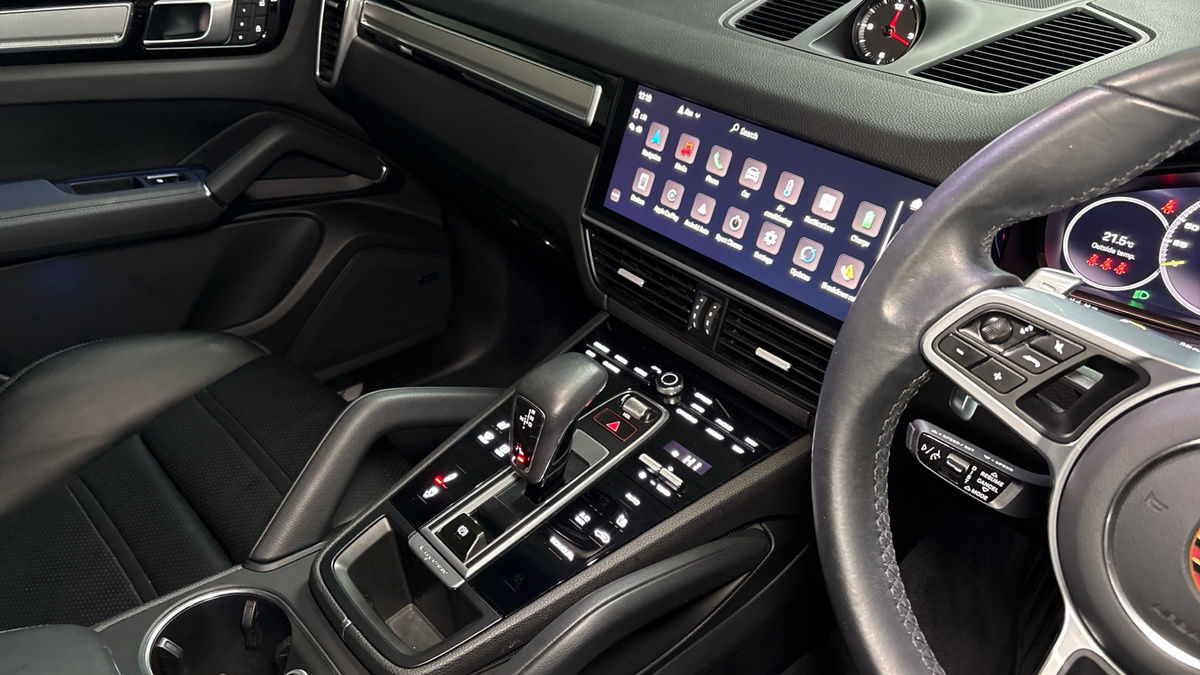 Porsche Cayenne Image 18