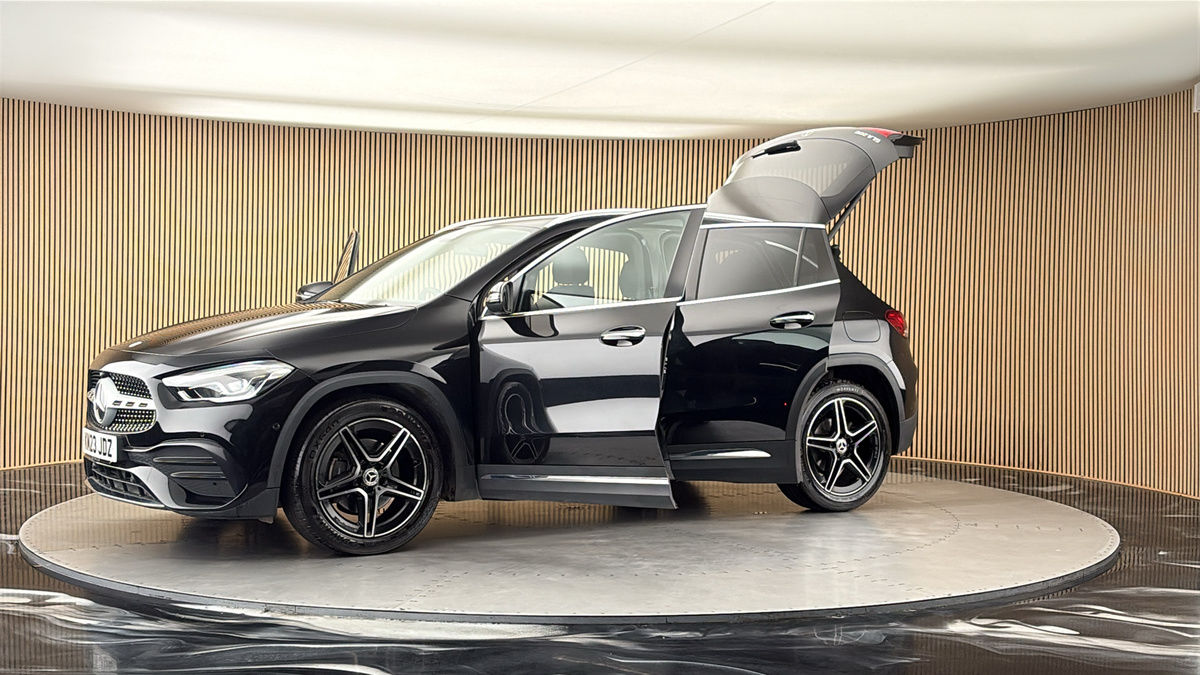 More views of Mercedes-Benz GLA