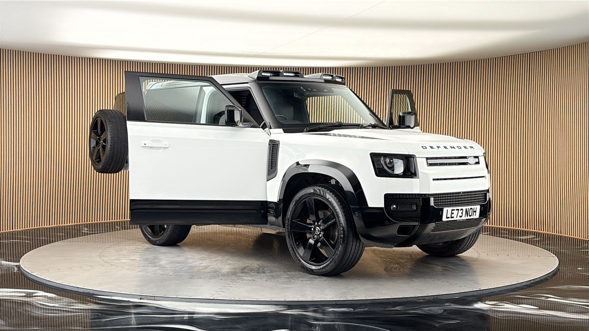 More views of Land Rover Defender 90