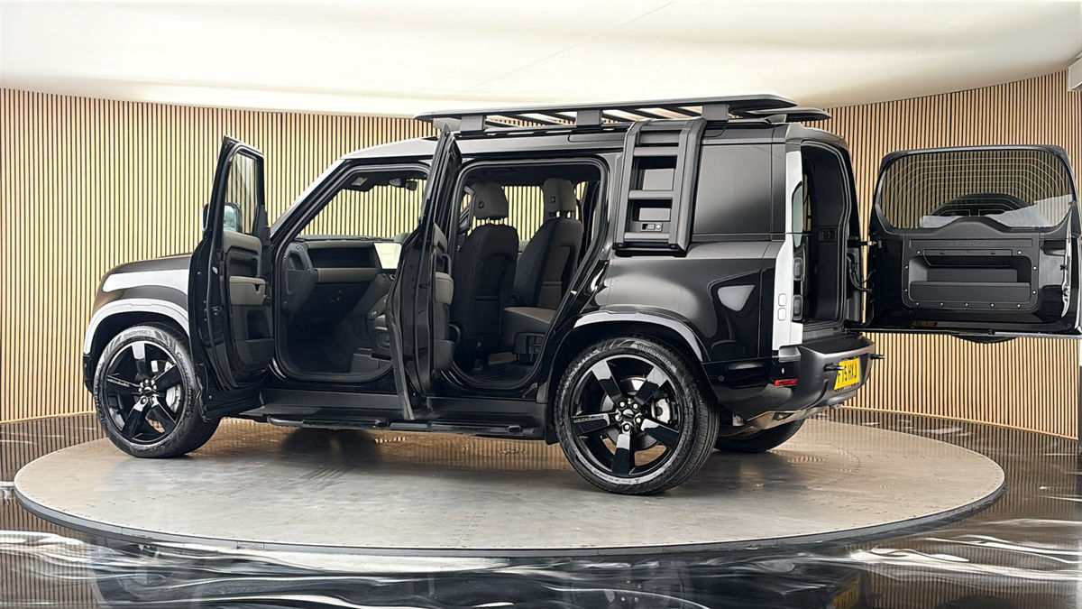 More views of Land Rover Defender 110