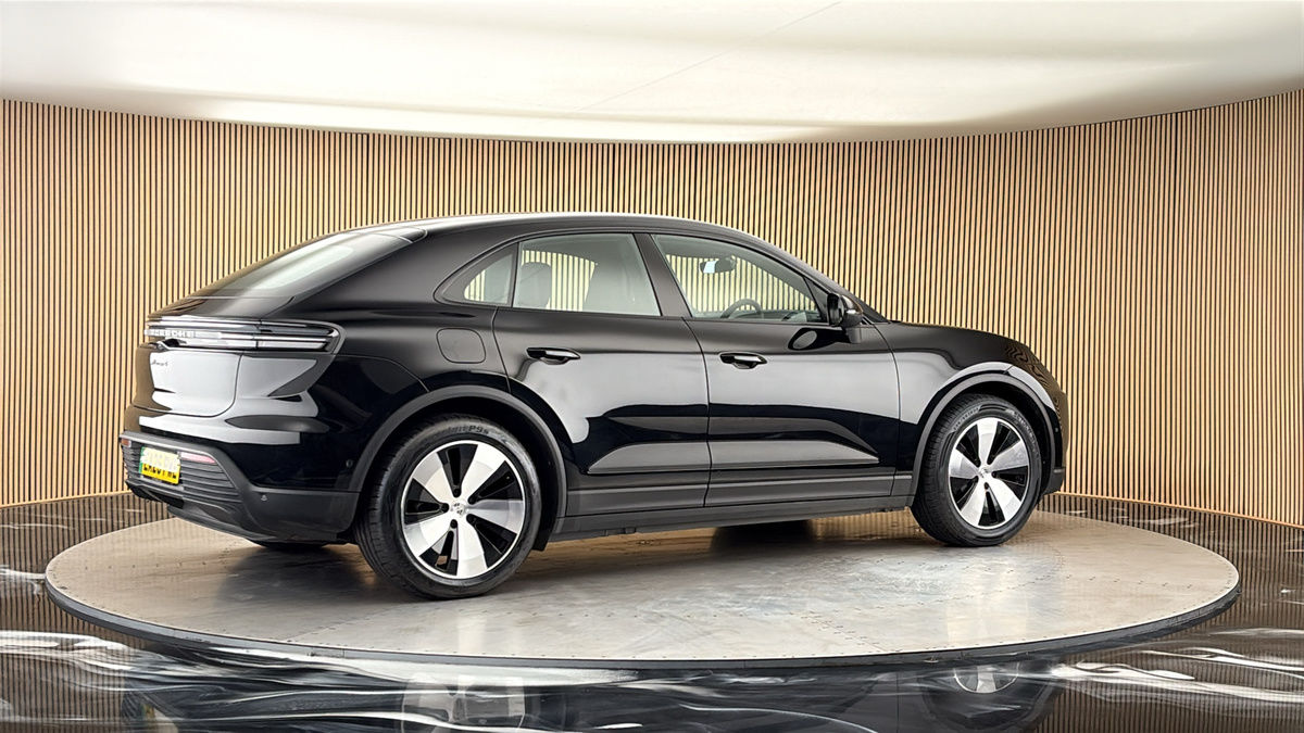 More views of Porsche Macan