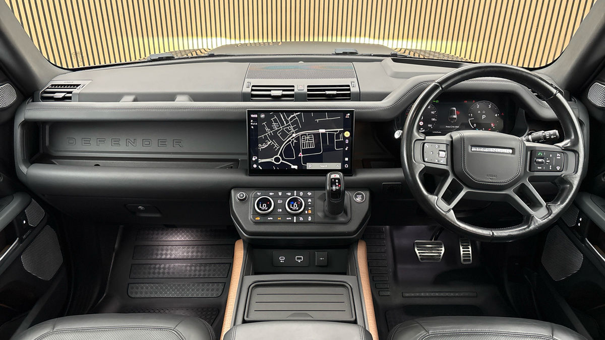 Land Rover Defender 130 Image 12