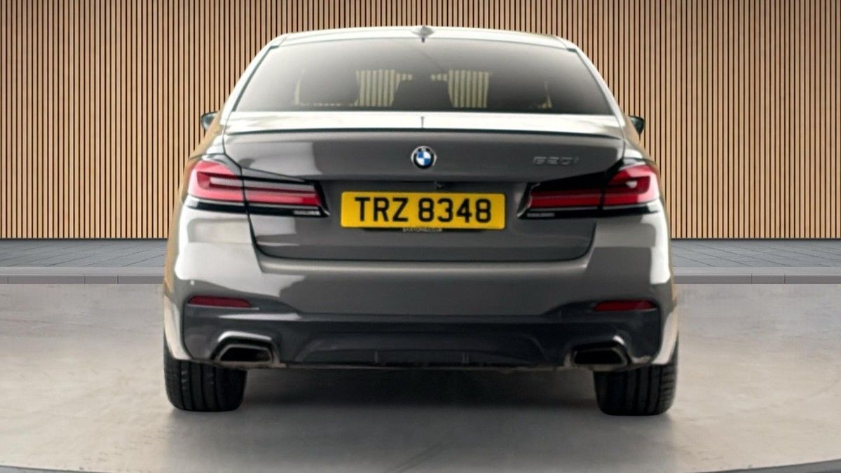 BMW 5 Series Image 4