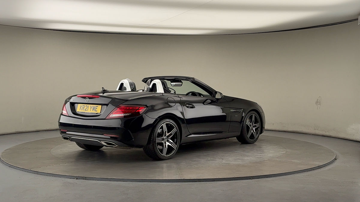 Mercedes-Benz SLC Image 21