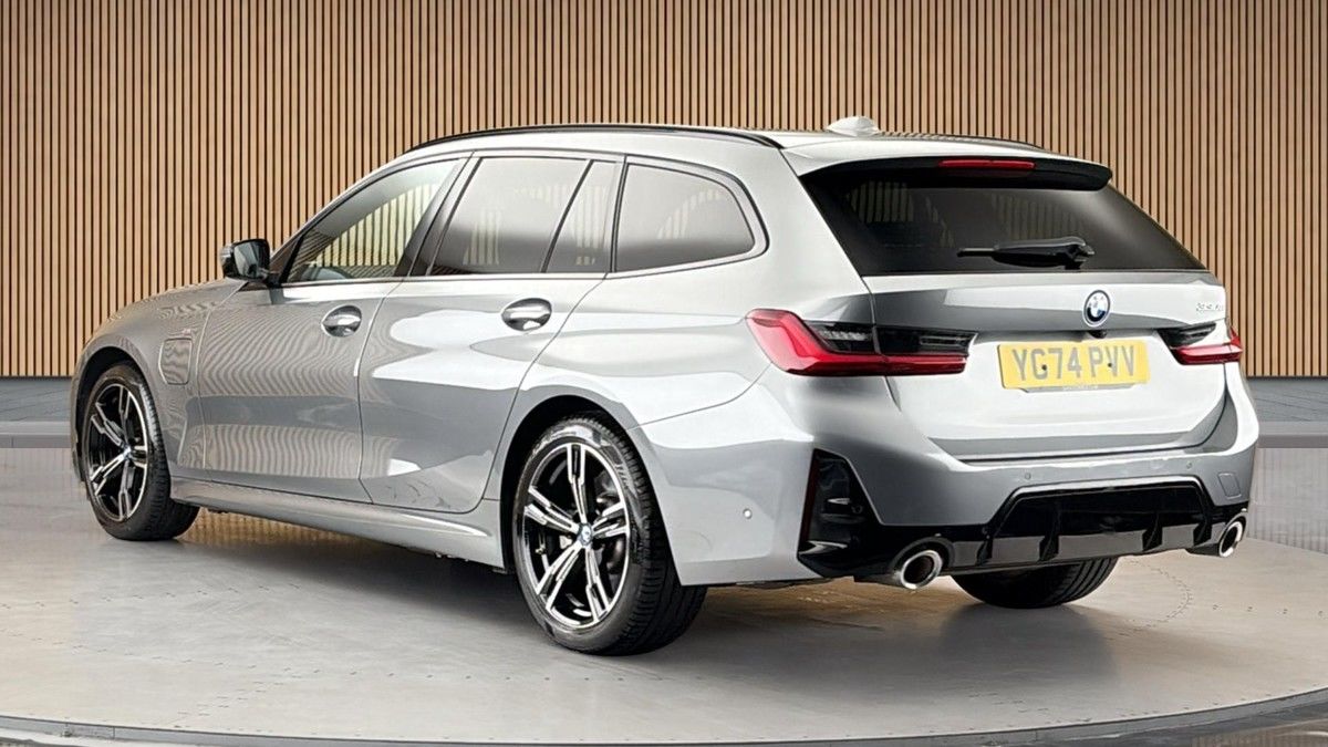 BMW 3 Series Image 2