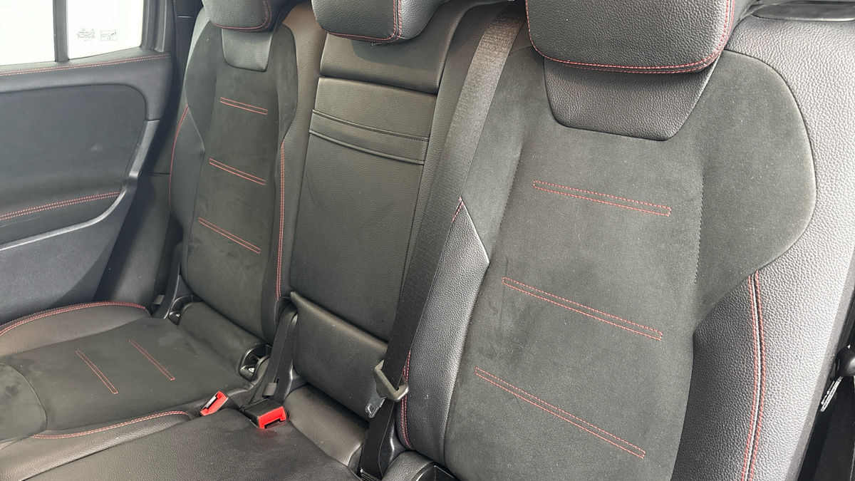 Mercedes-Benz GLB Image 8