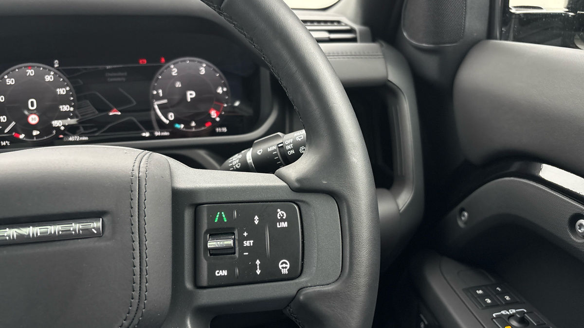 Land Rover Defender 110 Urban Image 14