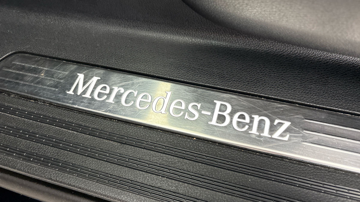 Mercedes-Benz V Class Image 33