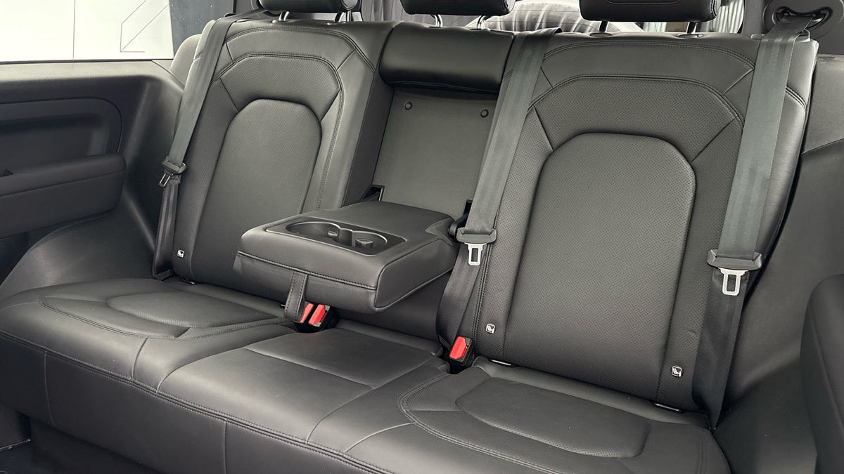 Land Rover Defender 90 Image 9