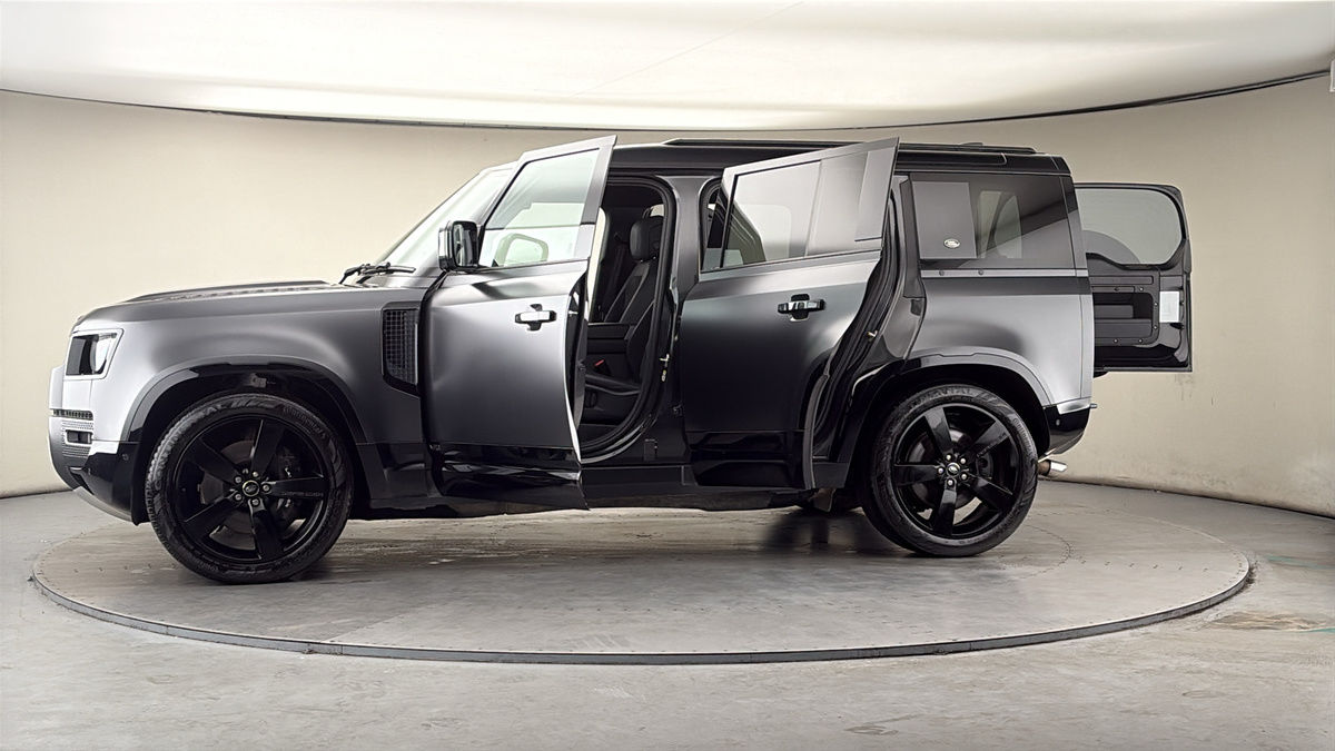 More views of Land Rover Defender 110