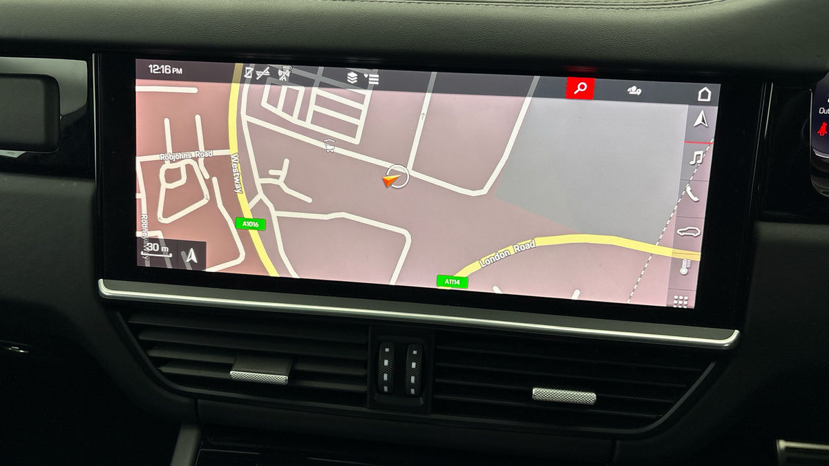 Porsche Cayenne Image 17