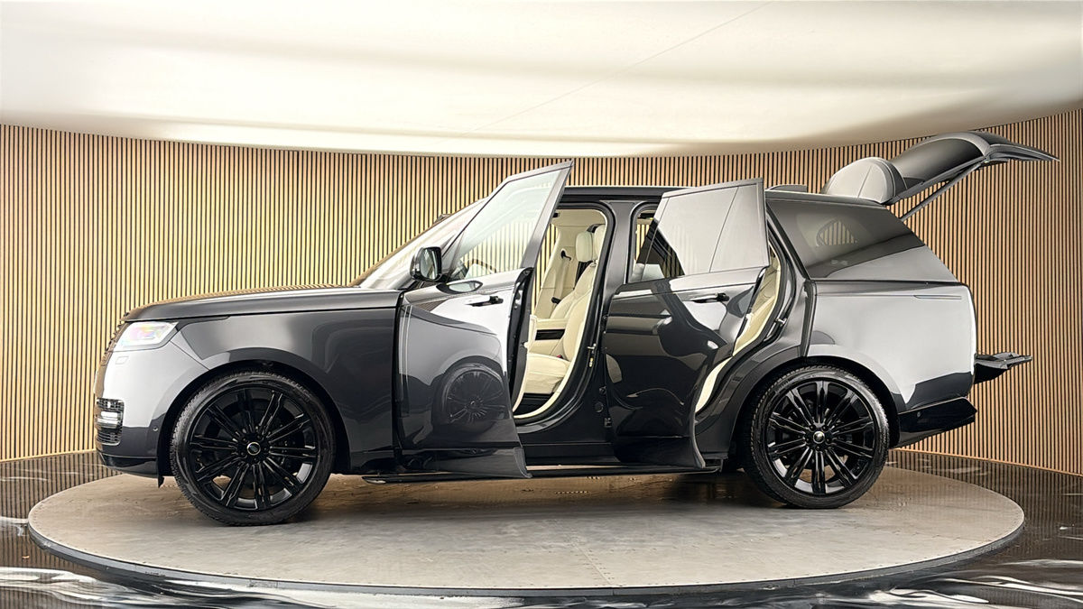 More views of Land Rover Range Rover