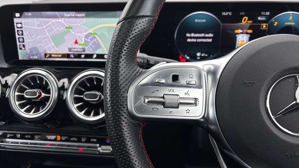 Mercedes-Benz GLB Image 13